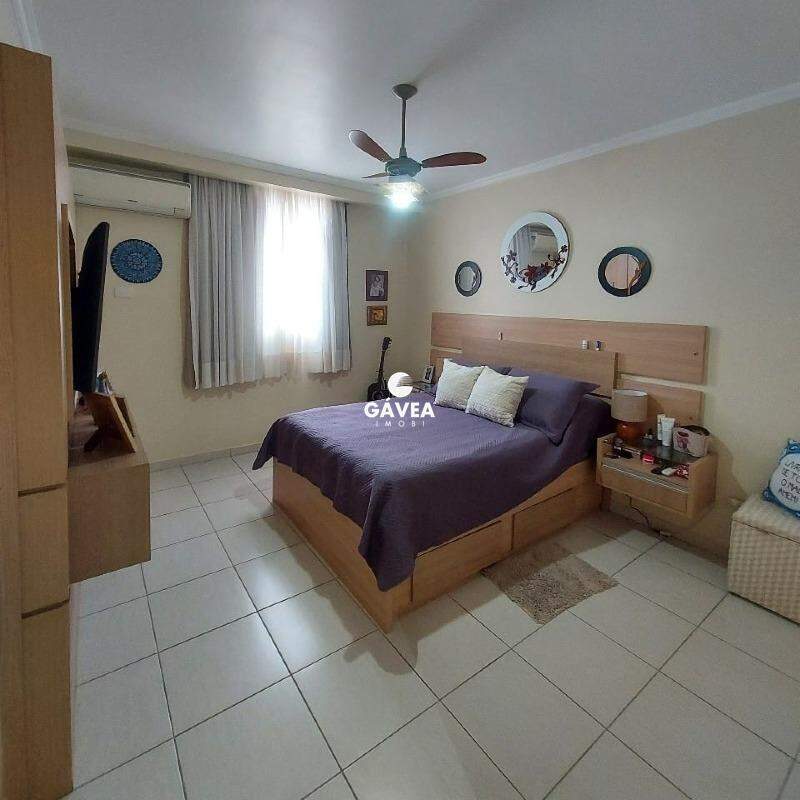 Casa à venda no Embaré: 