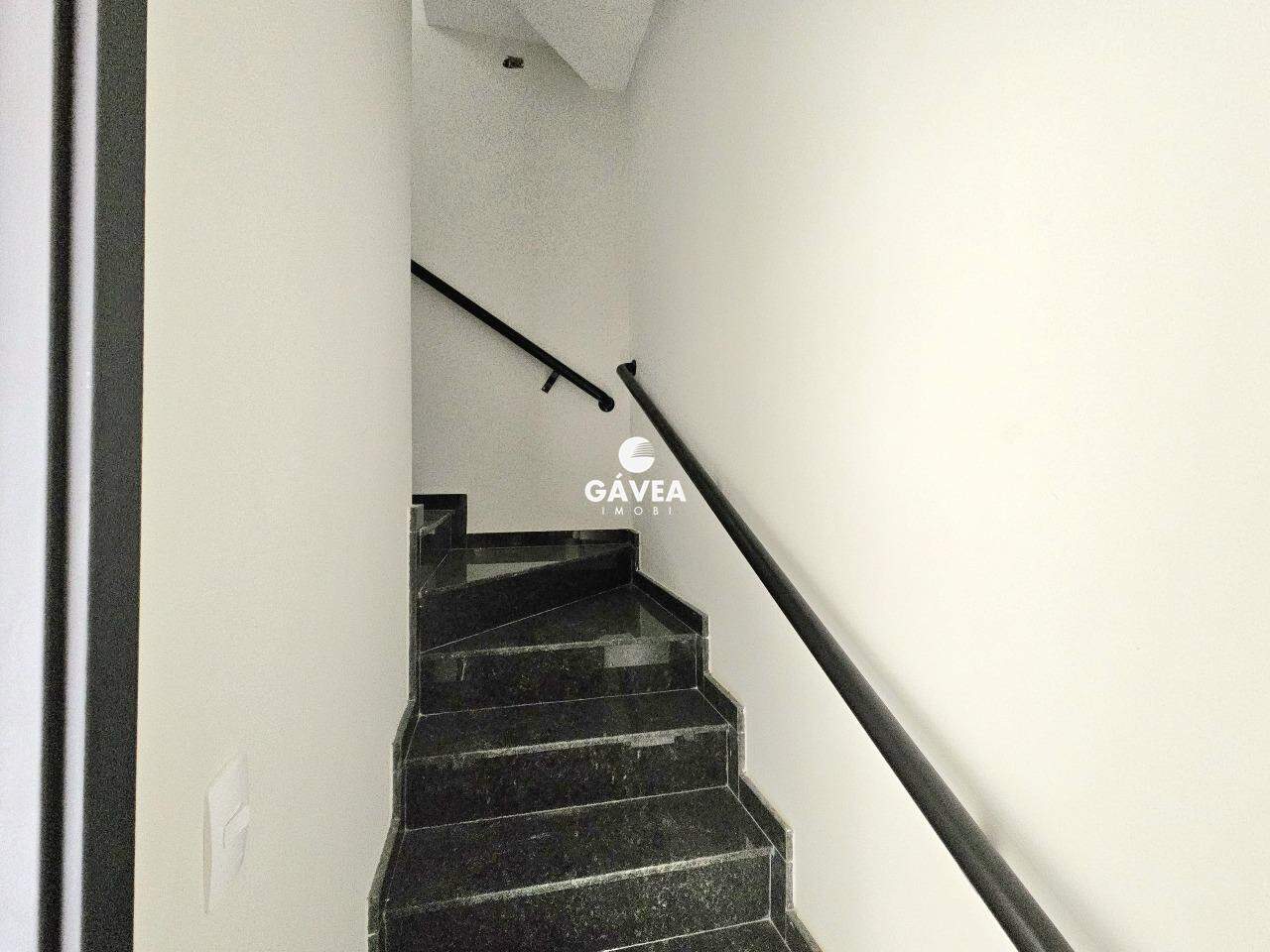 Sobrado à venda no Campo Grande: 1 escada 