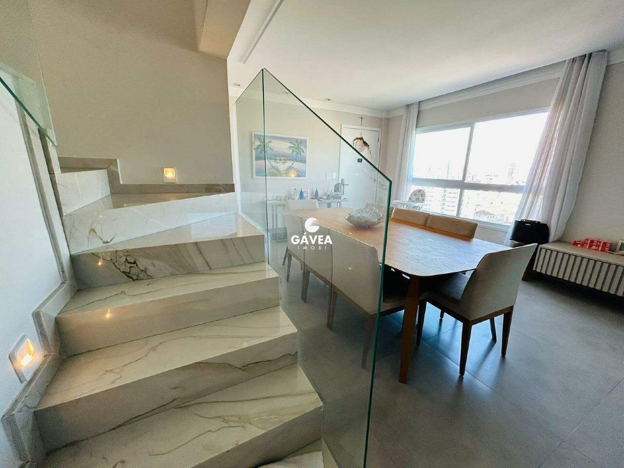 Cobertura à venda no Embaré: 