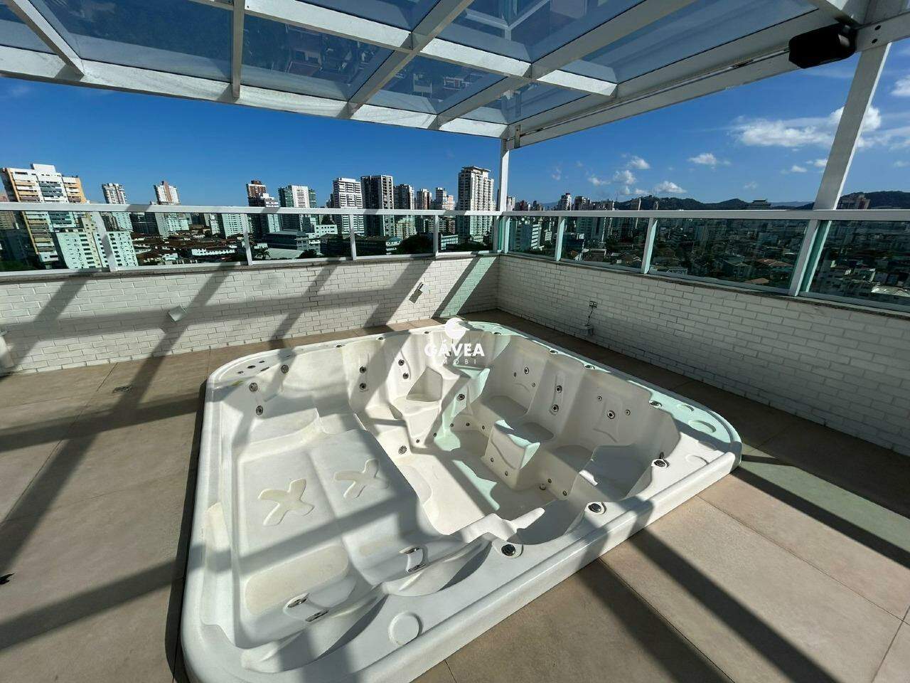 Cobertura à venda no Embaré: 