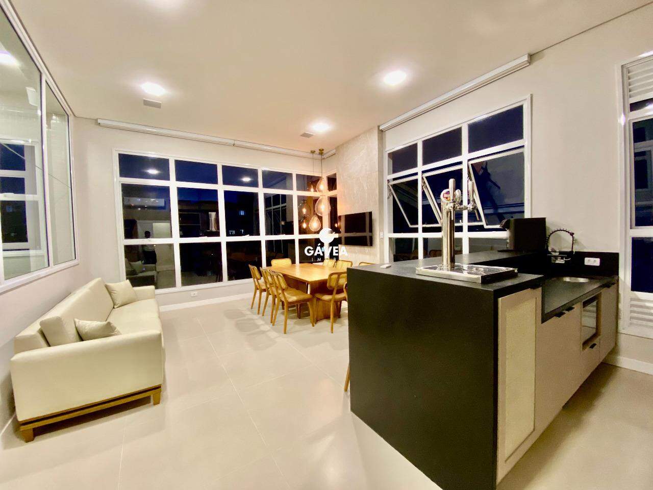 Cobertura à venda no Embaré: 