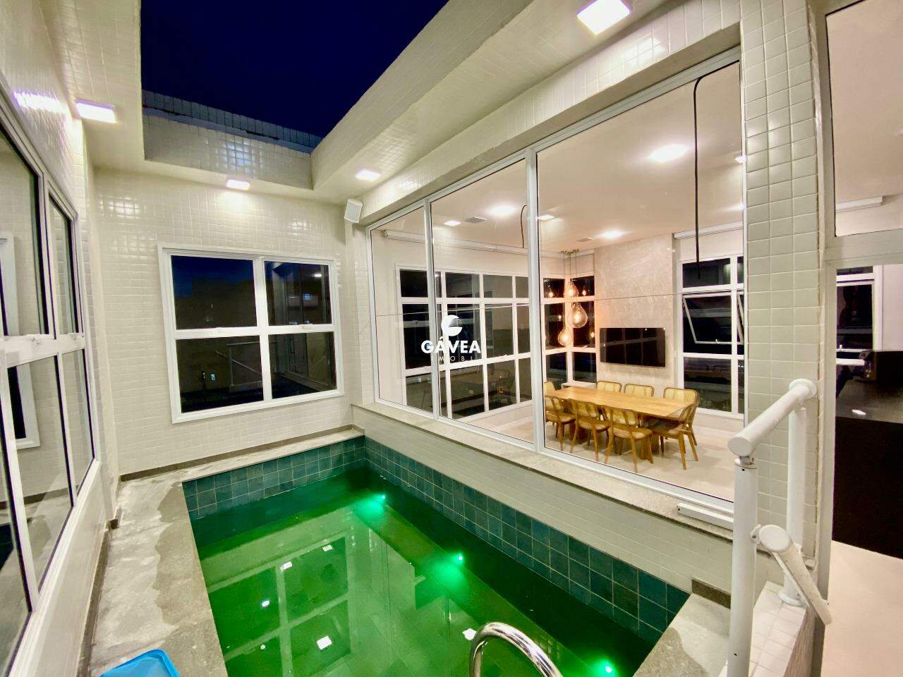 Cobertura à venda no Embaré: 