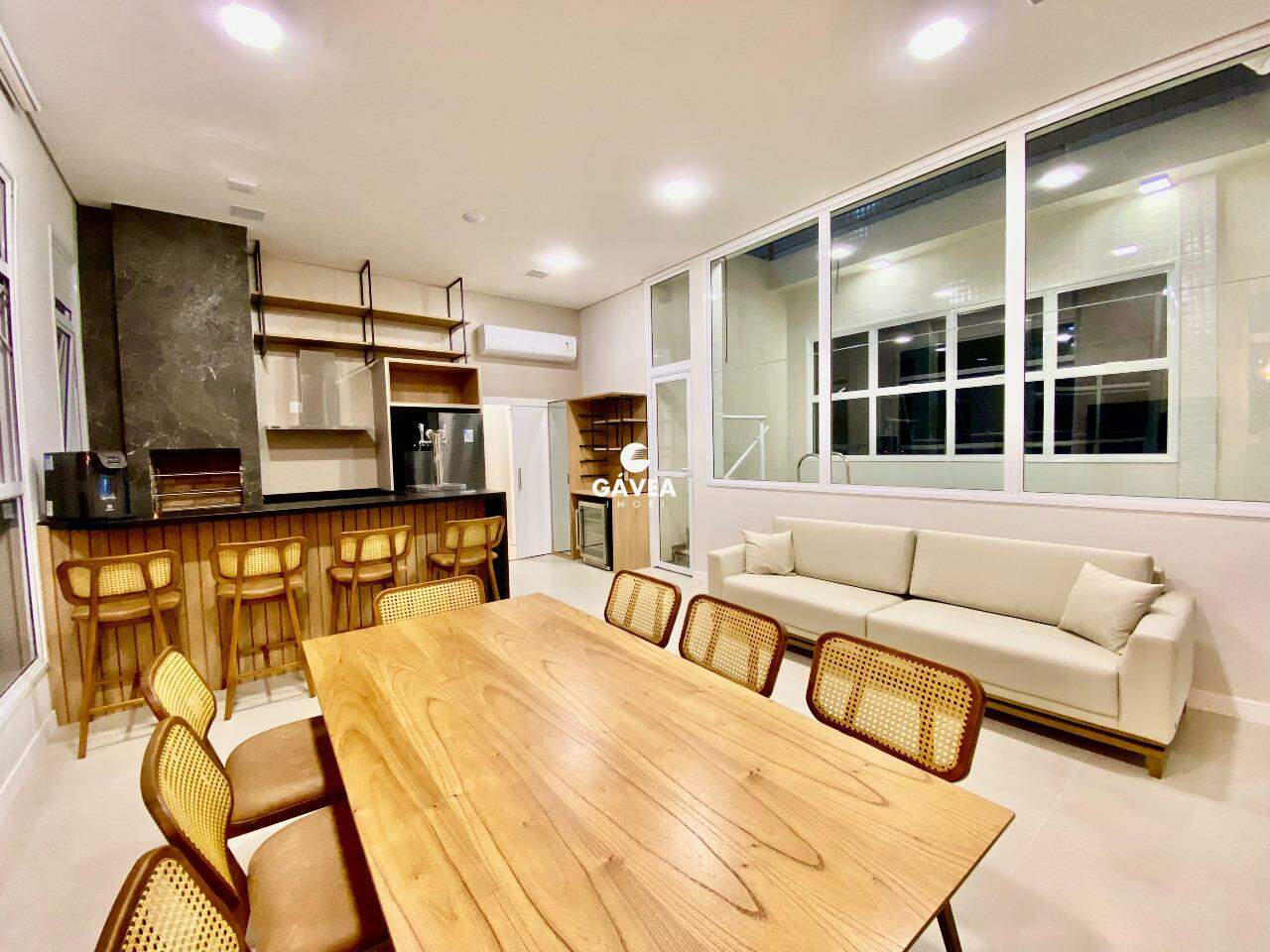 Cobertura à venda no Embaré: 