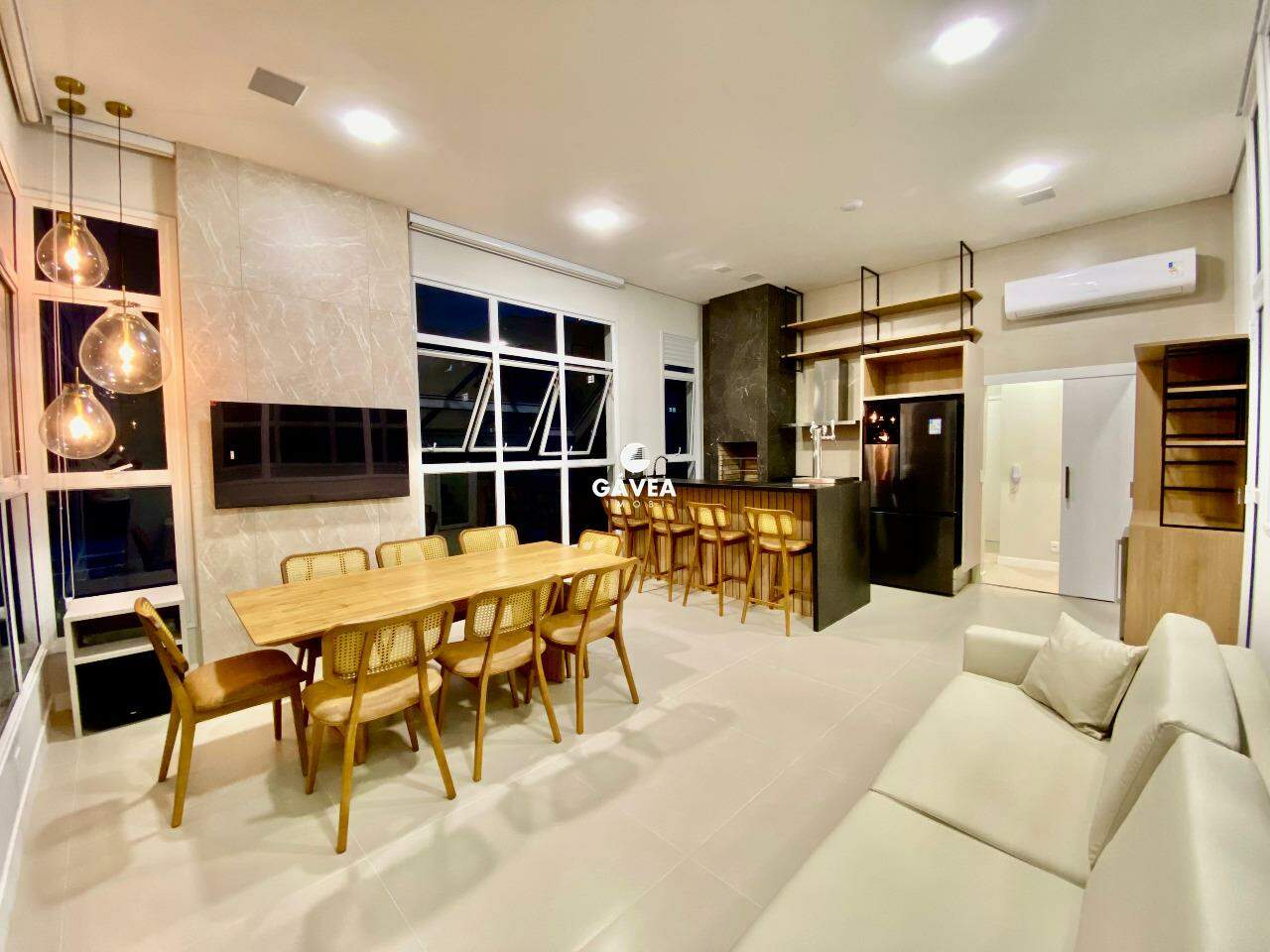 Cobertura à venda no Embaré: 