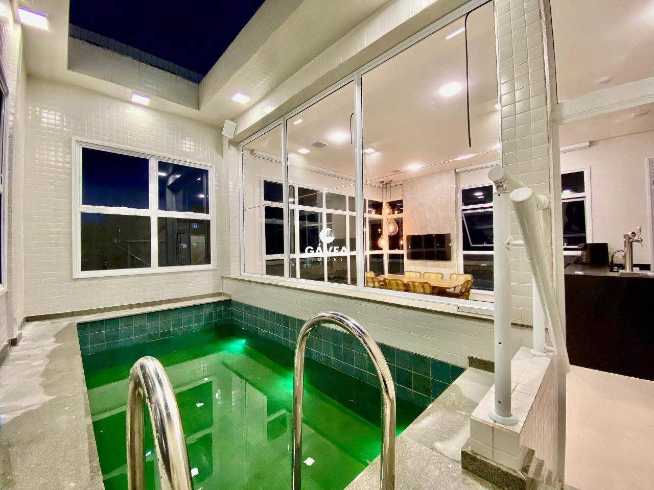 Cobertura à venda no Embaré: 