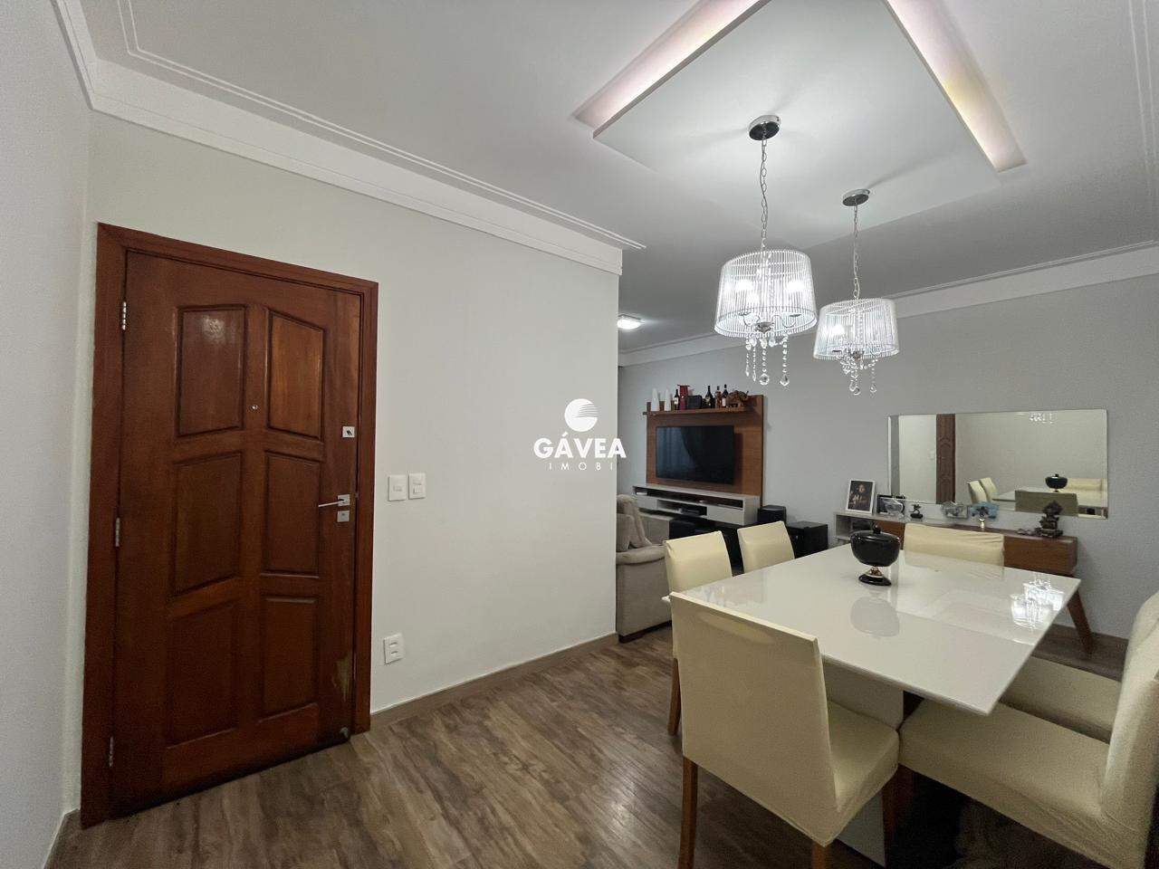 Sobrado à venda no Vila Cascatinha: sala em L