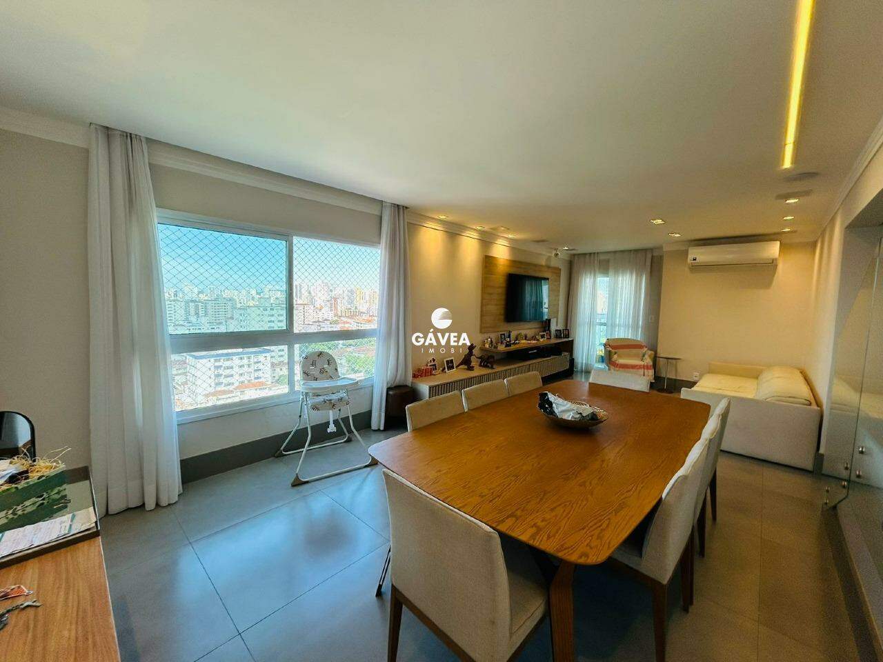 Cobertura para aluguel no Embaré: 