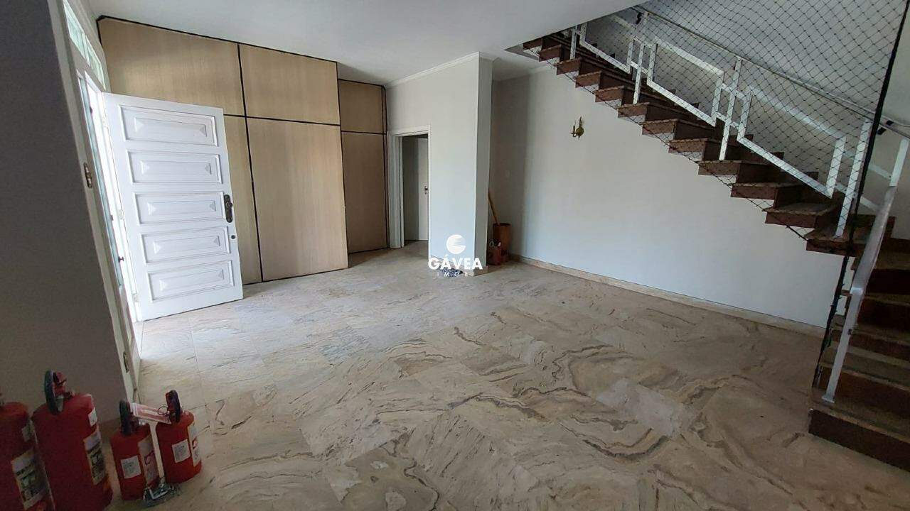 Sobrado para aluguel no Ponta da Praia: 