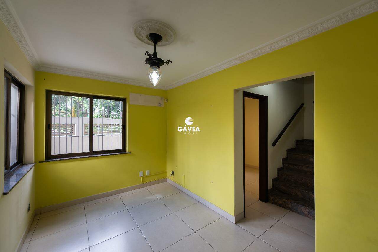 Casa à venda no Embaré: 