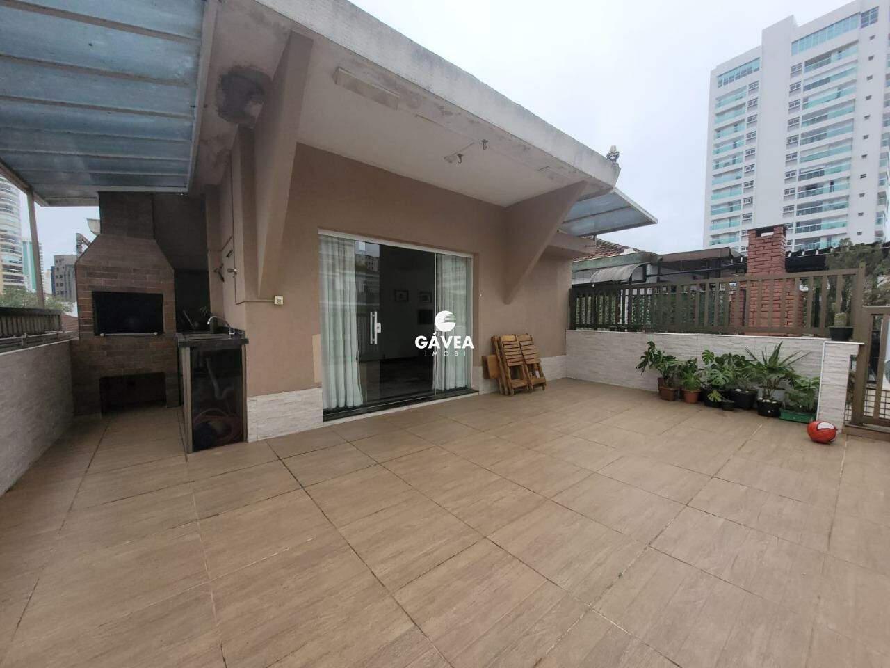 Cobertura à venda no Embaré: 