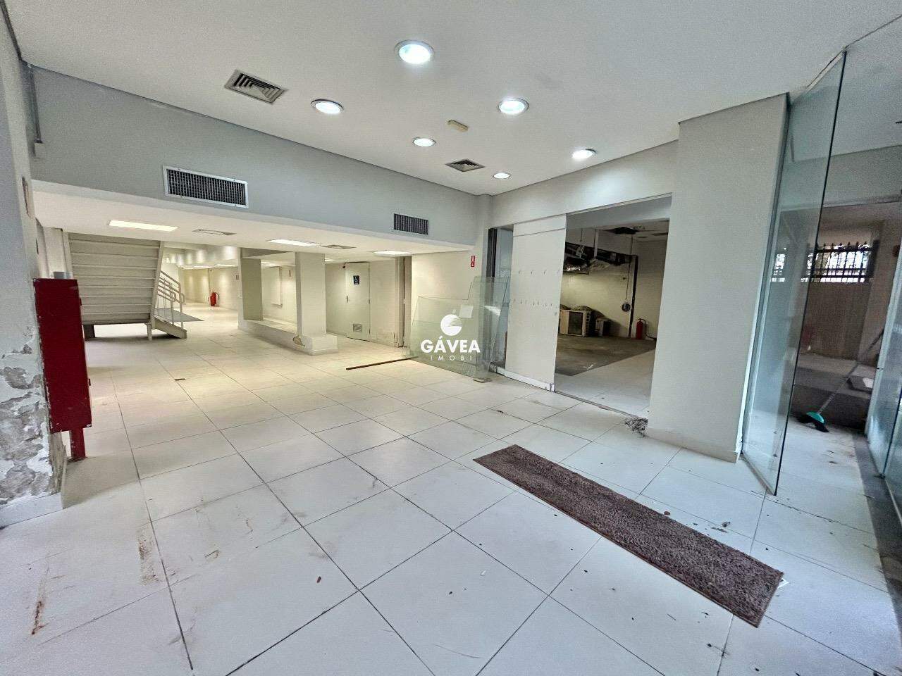 Loja à venda no Boqueirão: entrada - espaço amplo para recepção