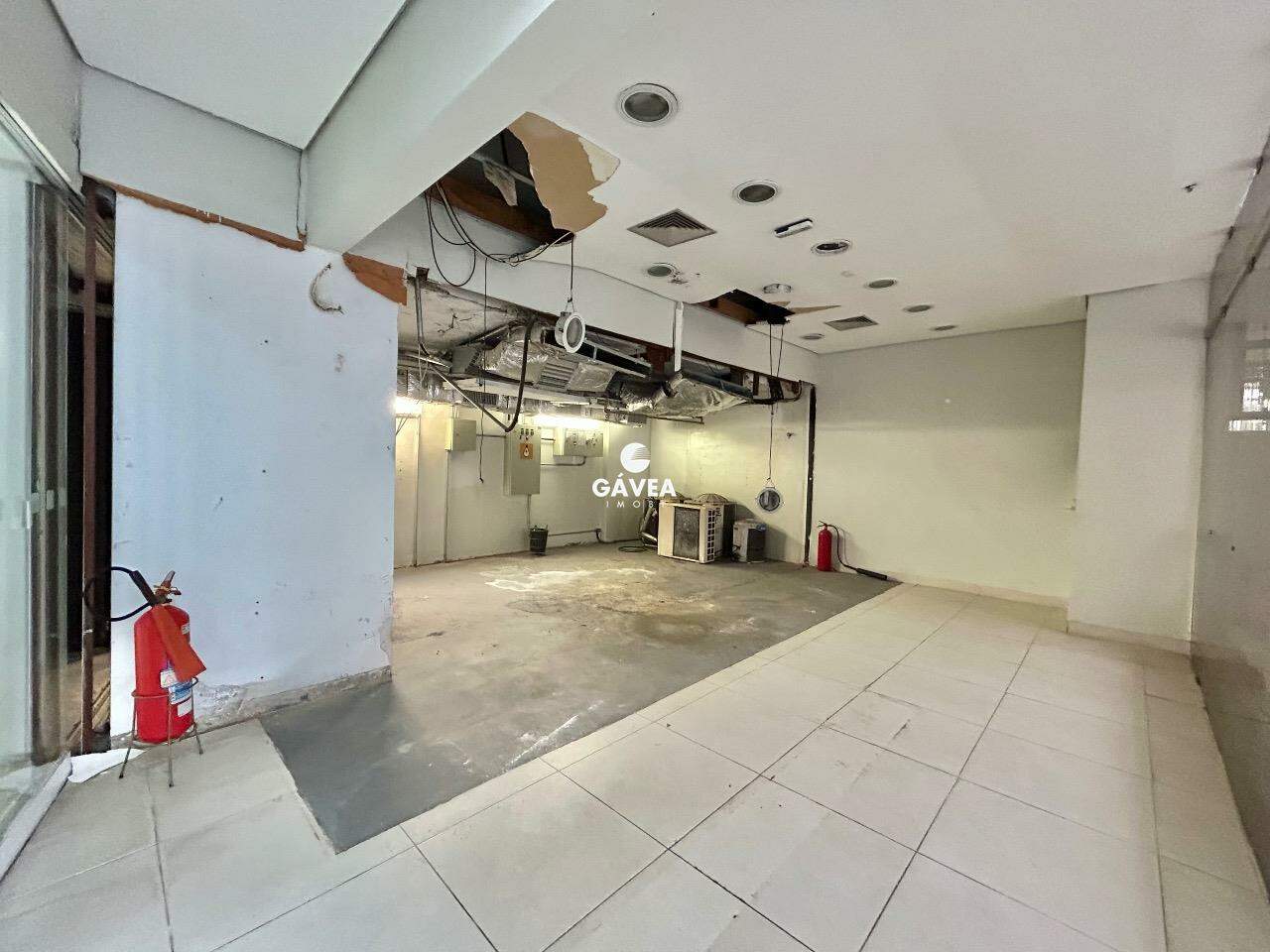 Loja para aluguel no Boqueirão: sala ao lado da recepção