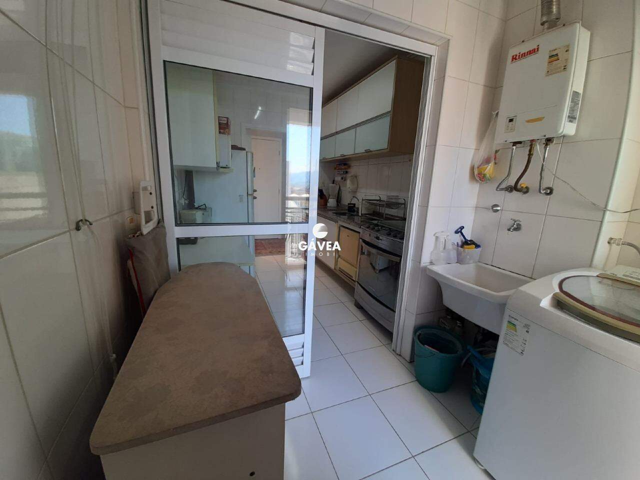 Cobertura à venda no Ponta da Praia: área de serviço