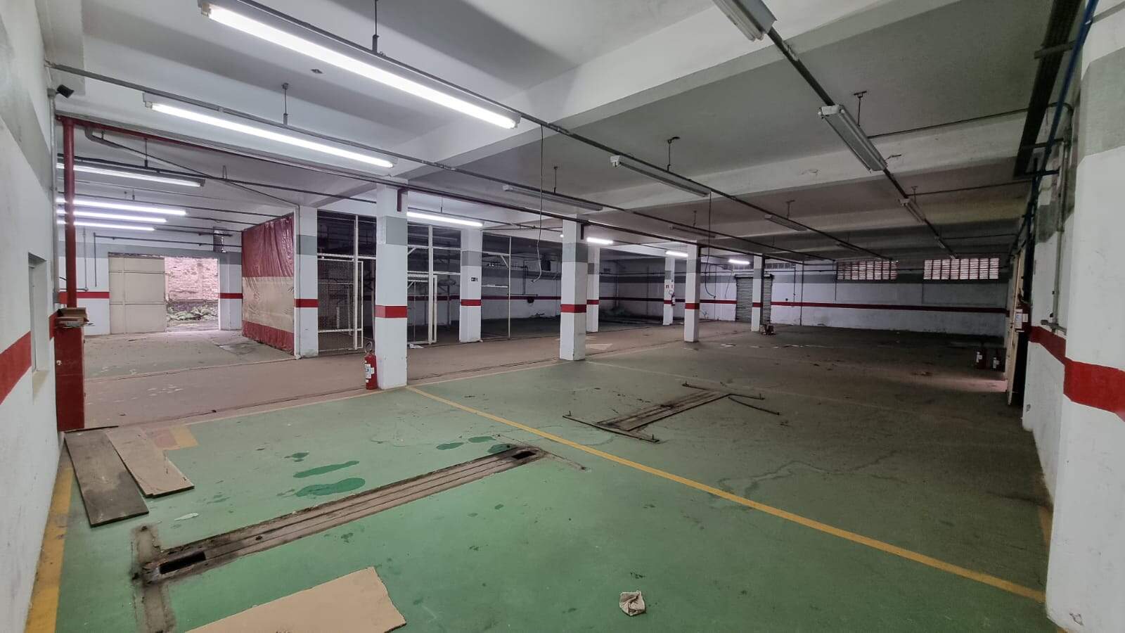 Galpão à venda no Macuco: 