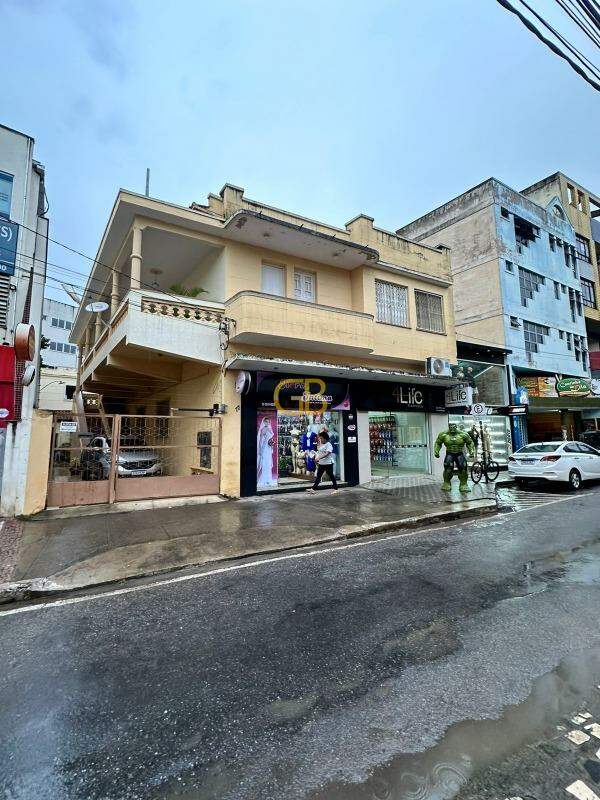 Casa à venda no Centro: 