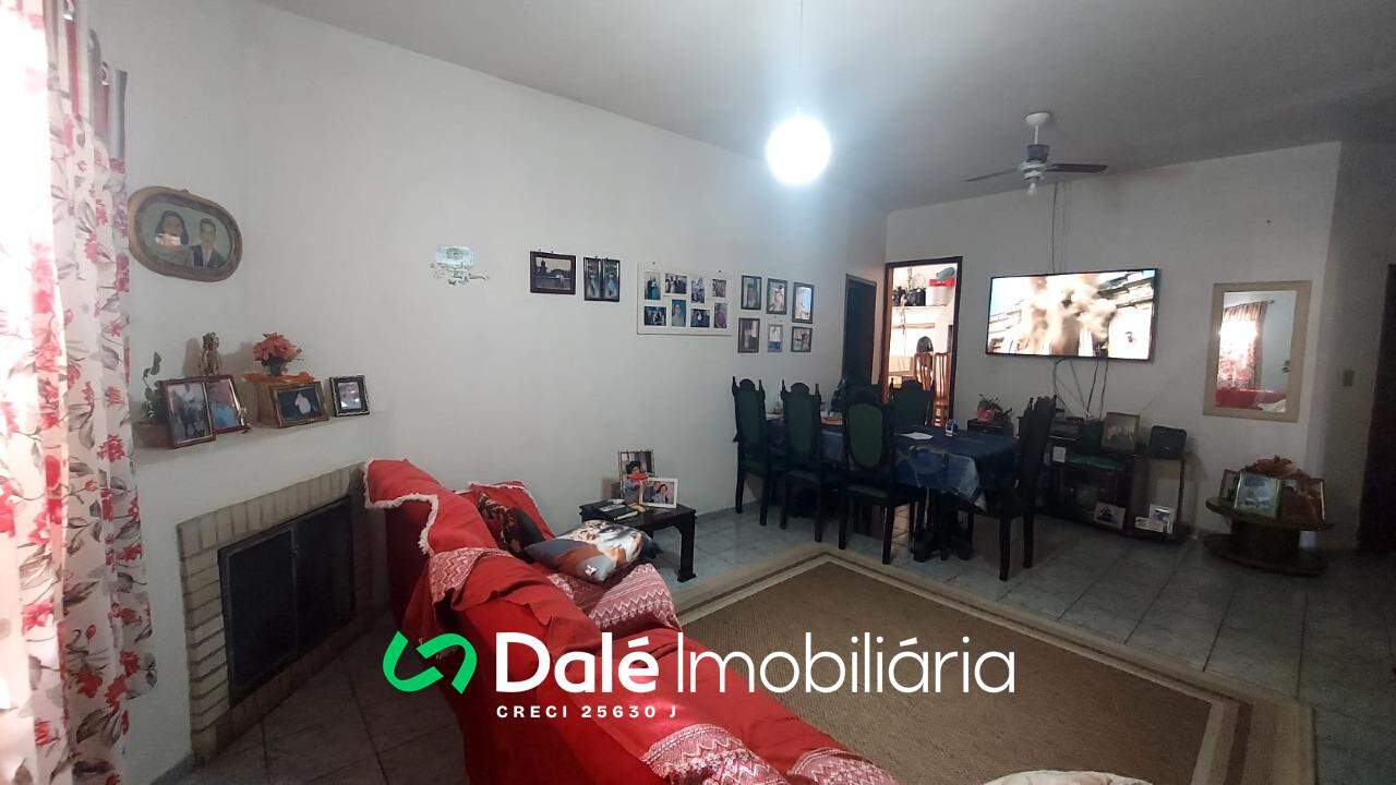 Casa à venda no Getúlio Vargas: SALA COM LAREIRA