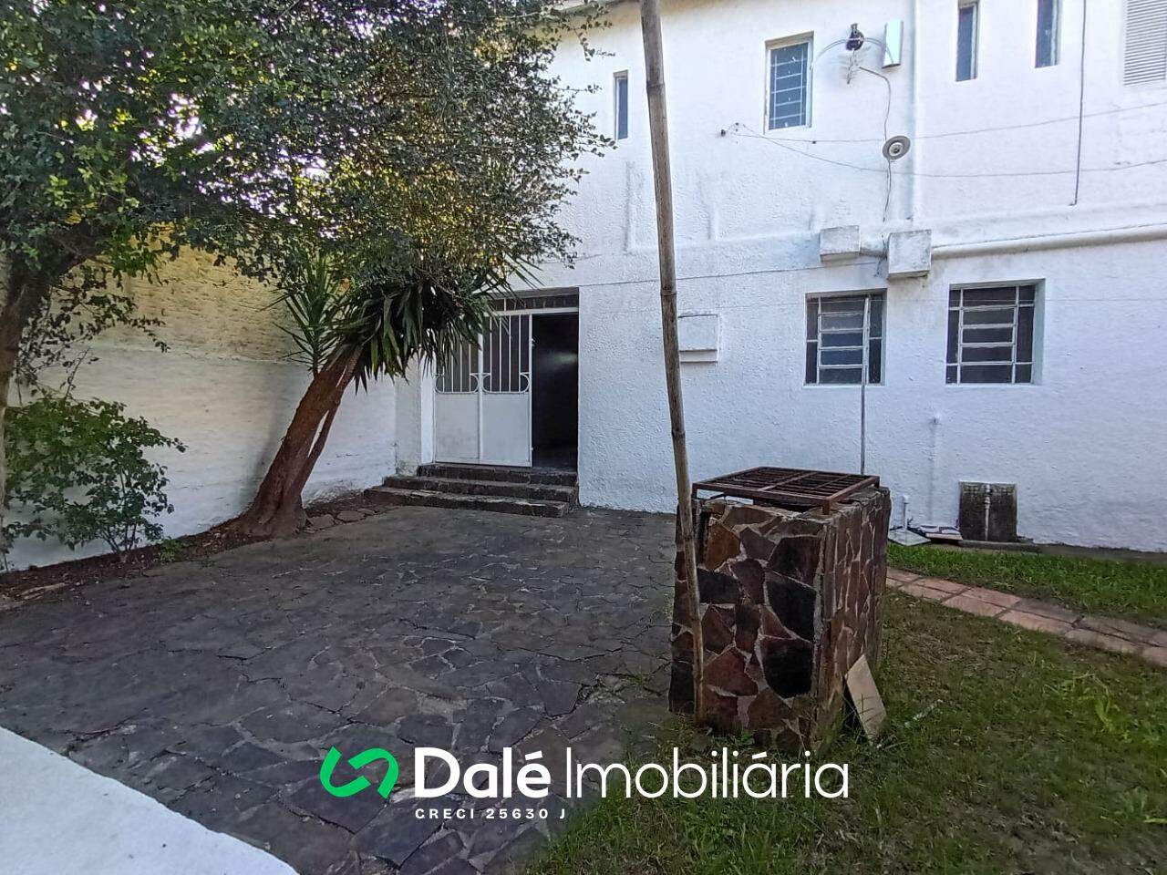 Casa à venda no Menino Deus: PÁTIO COM CHURRASQUEIRA EXTERMA