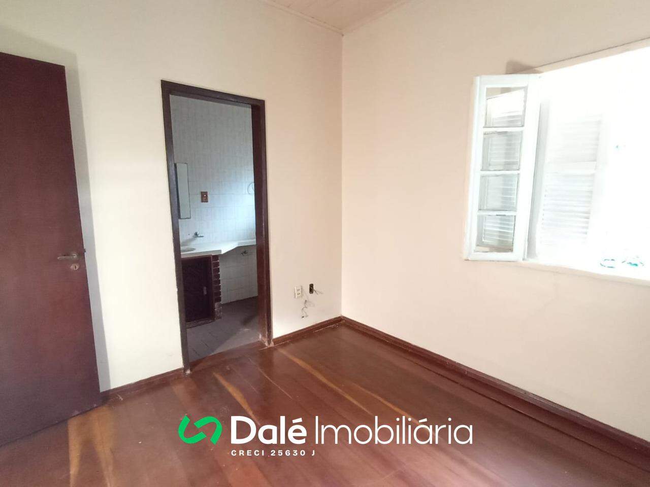 Casa à venda no Menino Deus: ESCRITORIO COM BANHEIRO SOCIAL