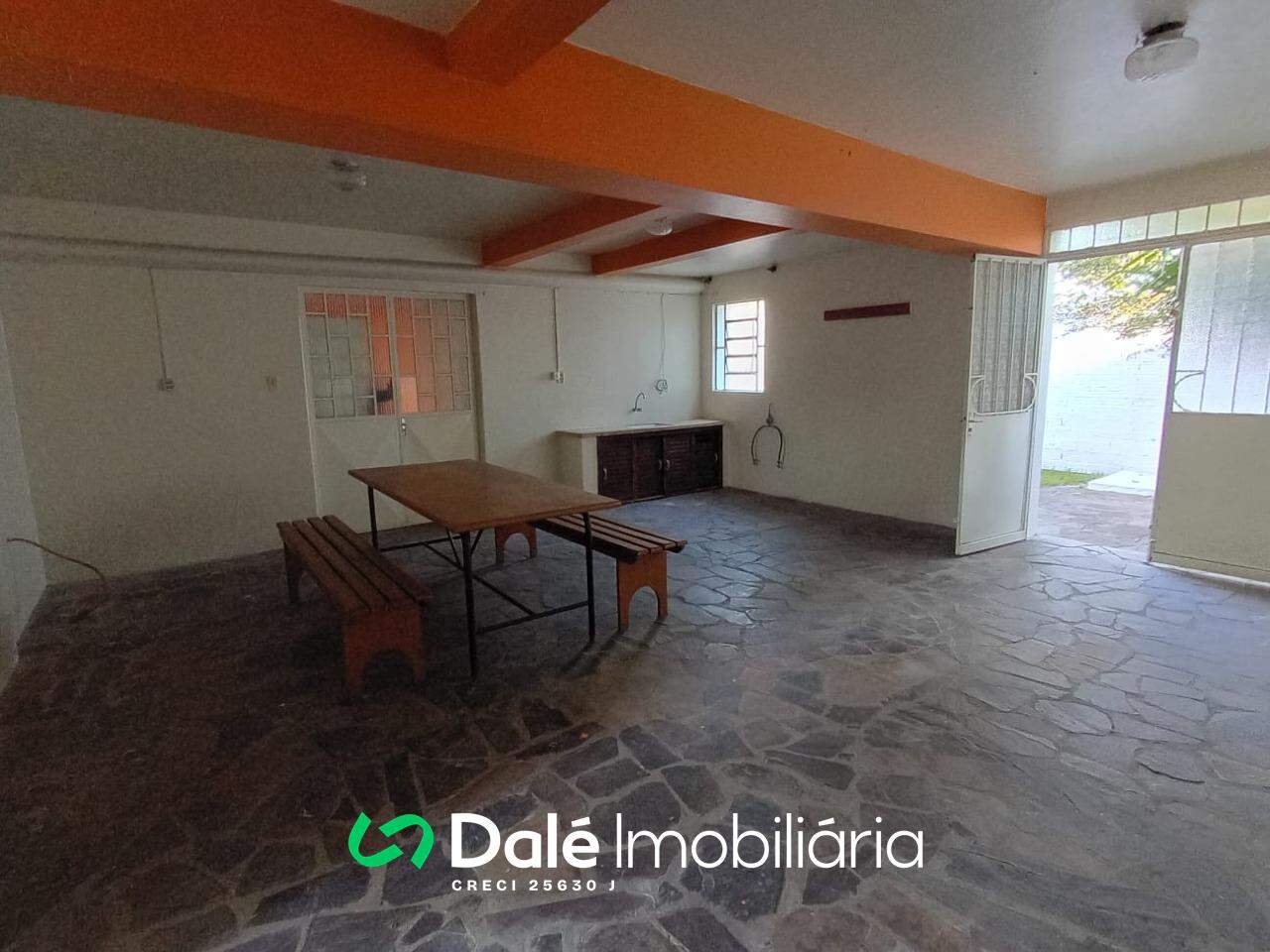 Casa à venda no Menino Deus: GARAGEM FECHADA