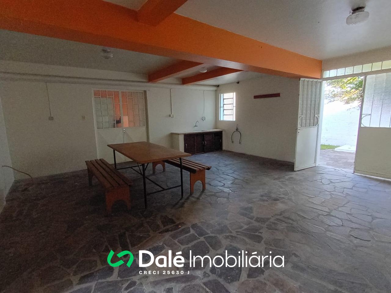 Casa para aluguel no Menino Deus: GARAGEM FECHADA