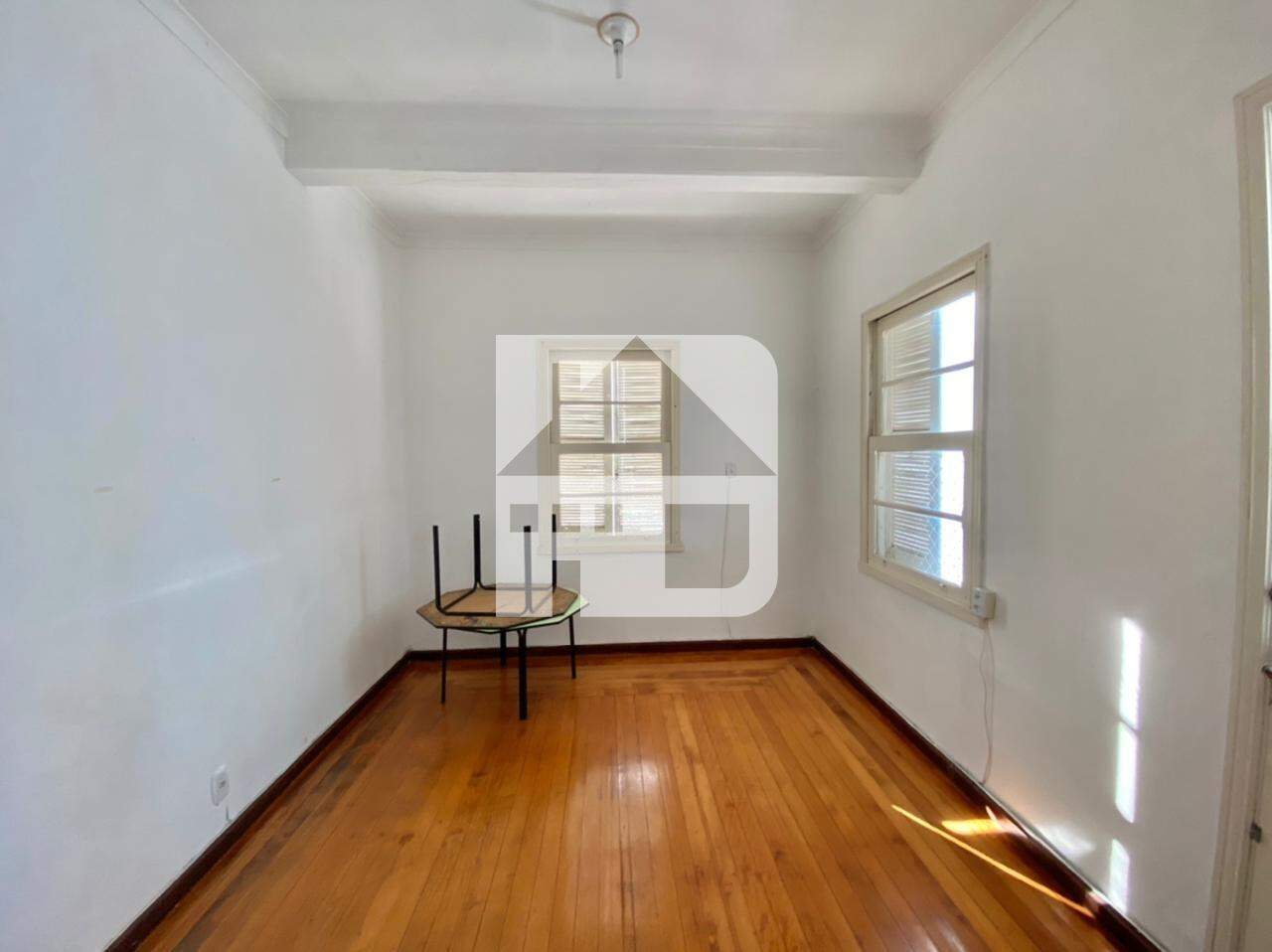 Casa à venda no Centro: 