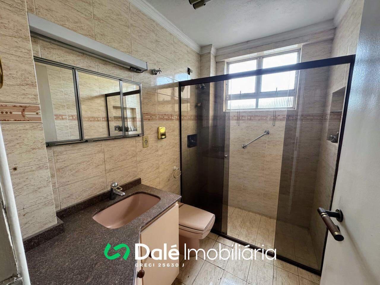 Apartamento à venda no Centro: Banheiro