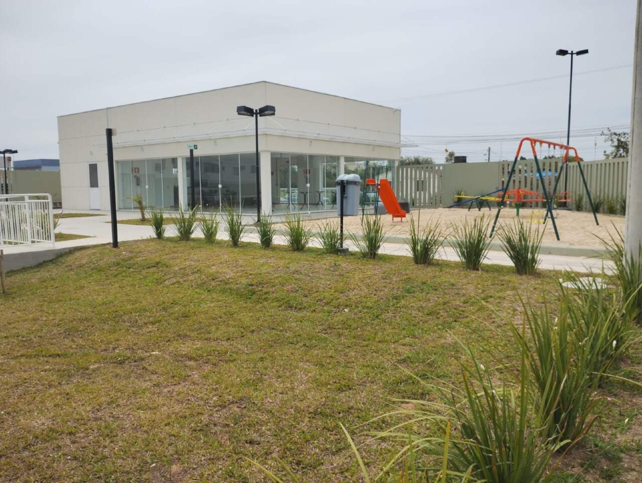 Apartamento à venda no Industrial I: Salão de festas e Playground
