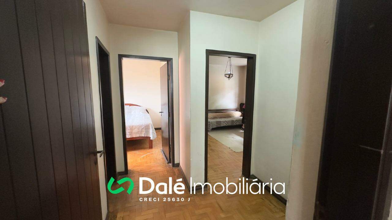 Casa à venda no Centro: corredor de circulação 