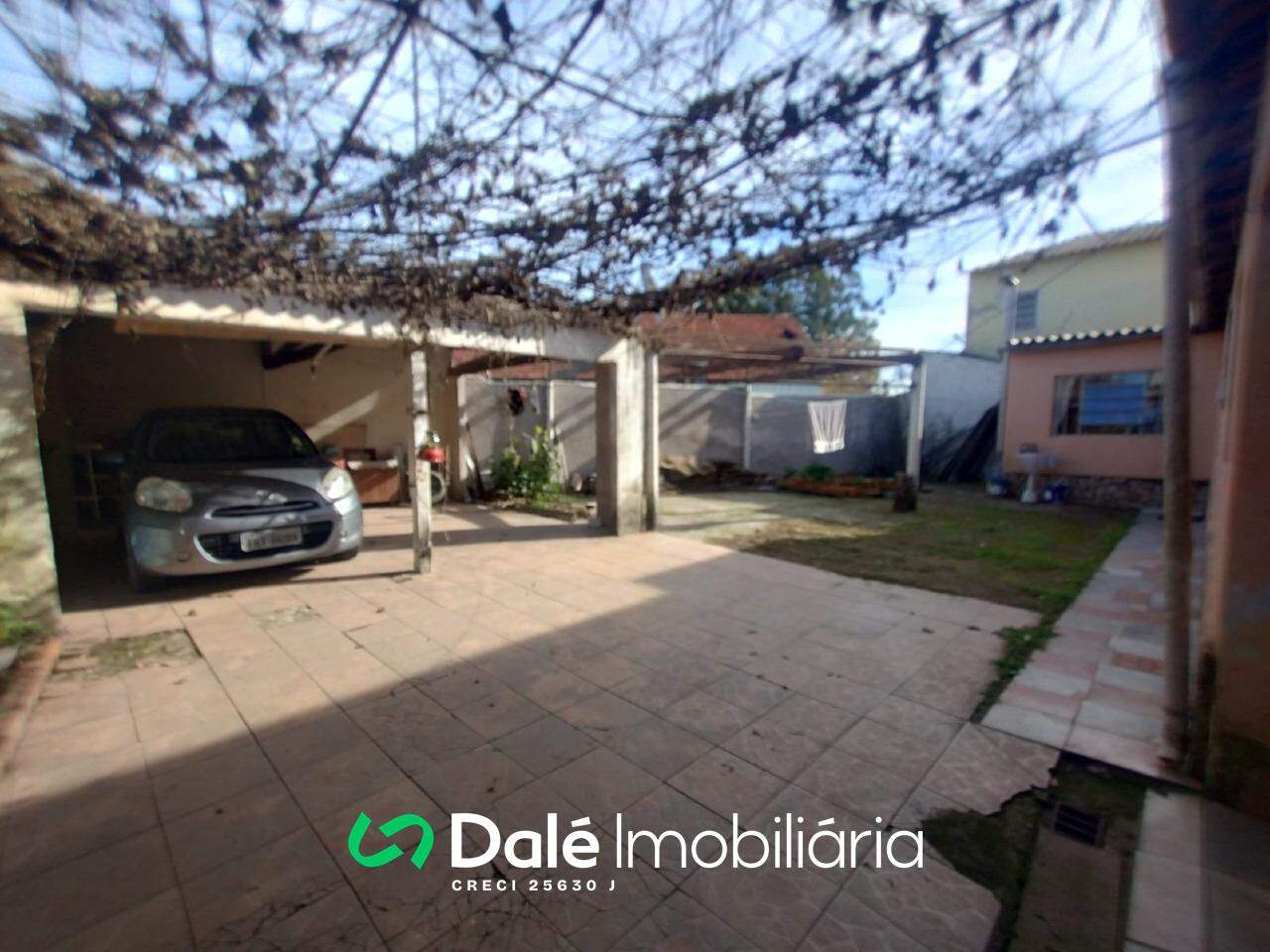 Casa à venda no São Judas: garagem dos fundos