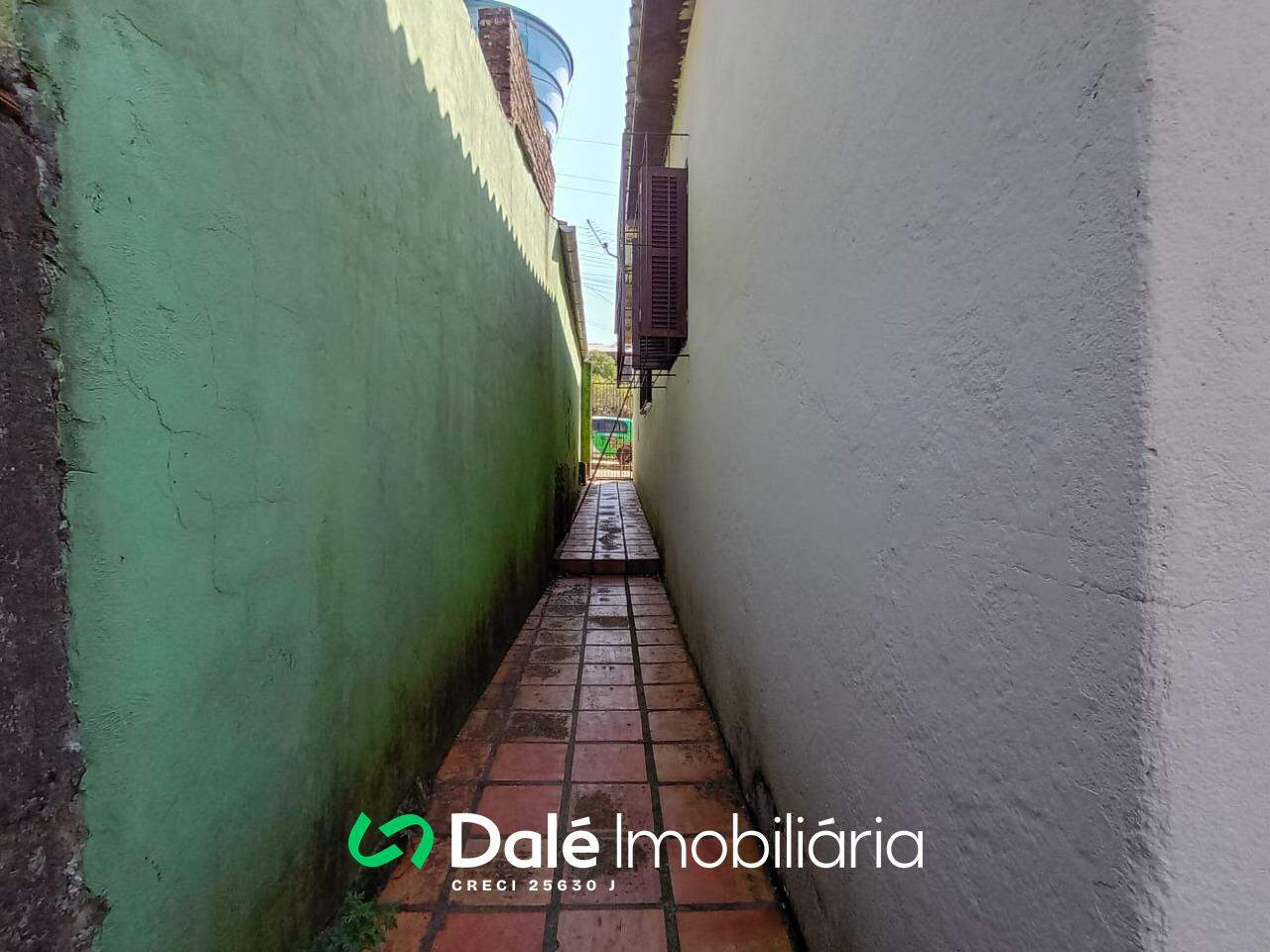 Casa à venda no Centro: corredor externo