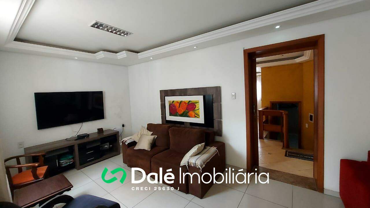 Casa à venda no Centro: sala tv e lareira
