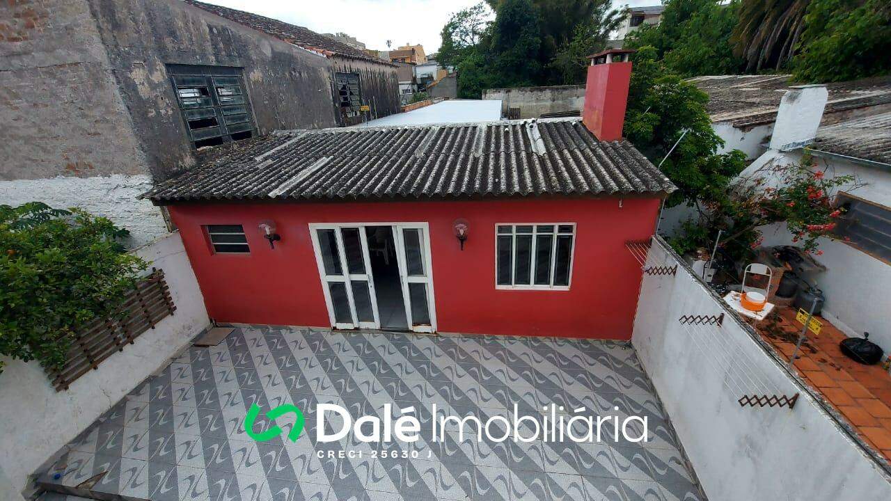 Casa à venda no Centro: visão de cima do pátio