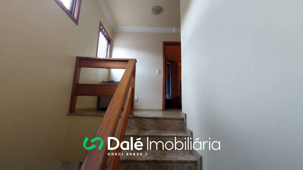 Casa à venda no Centro: acesso suíte frente