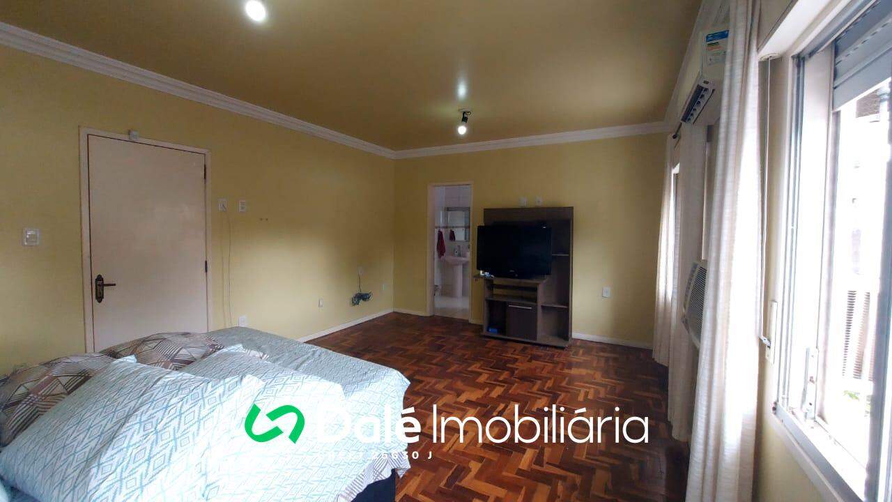 Casa à venda no Centro: suite fundos