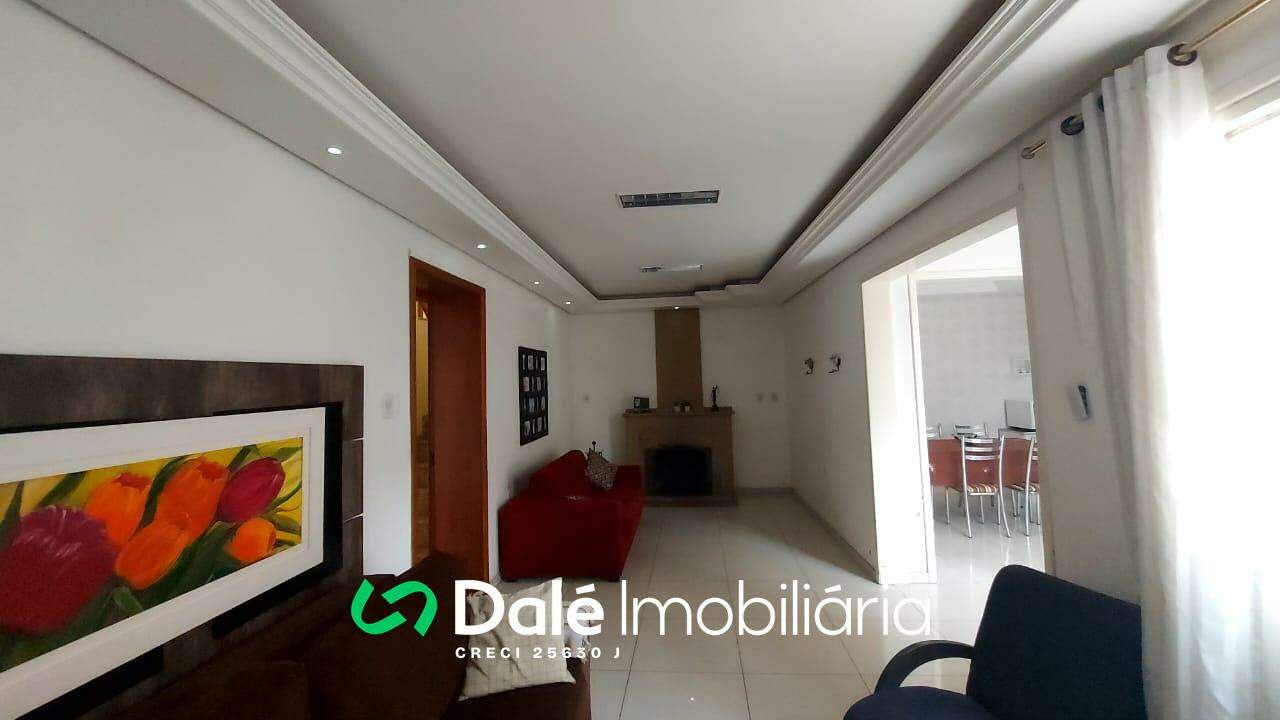 Casa à venda no Centro: sala tv e lareira