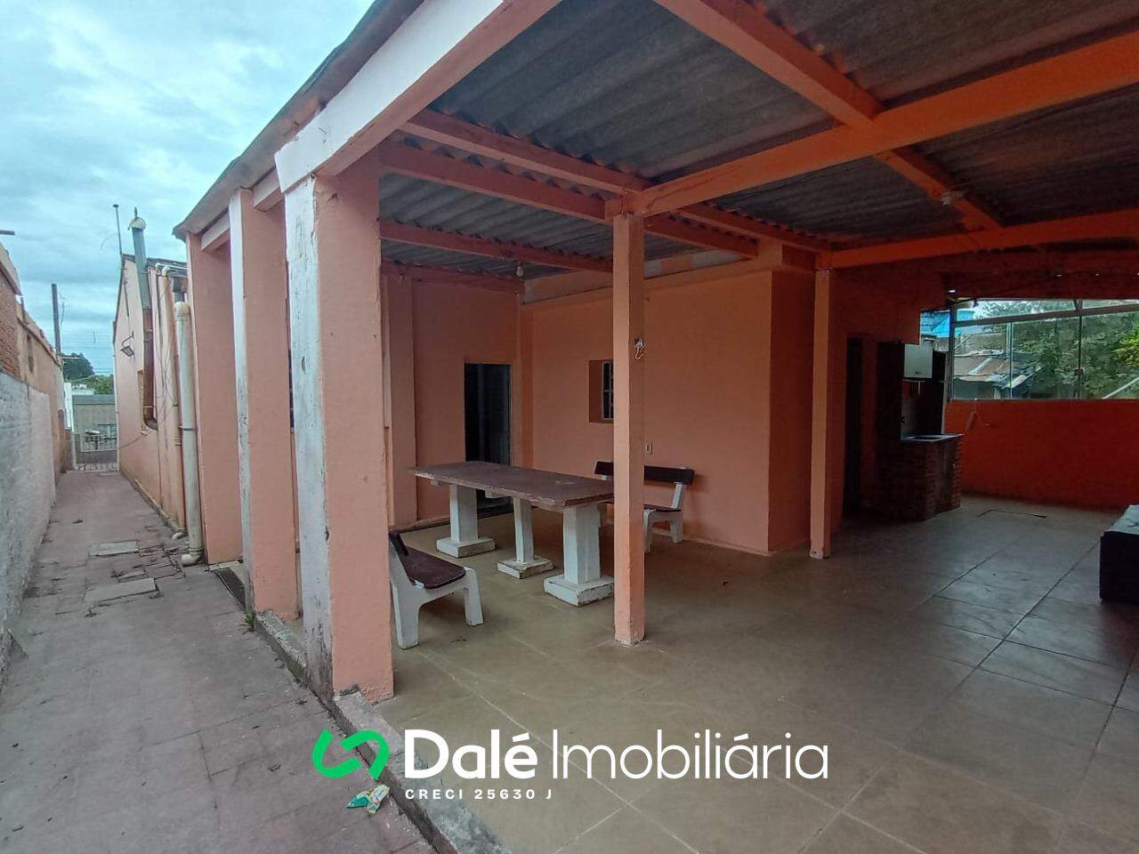 Casa à venda no São Judas: entrada lateral