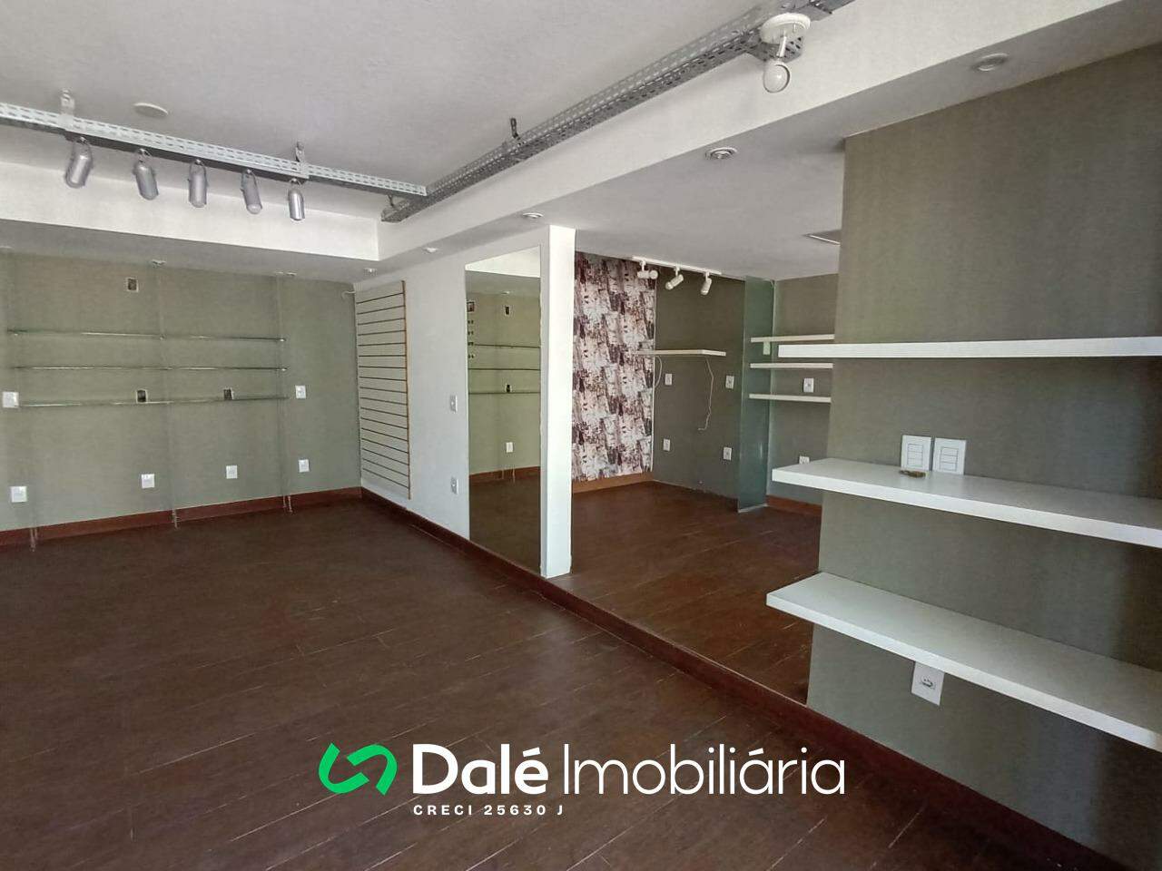 Sala para aluguel no Centro: 