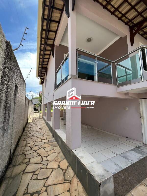 Casa à venda no Colonial: 