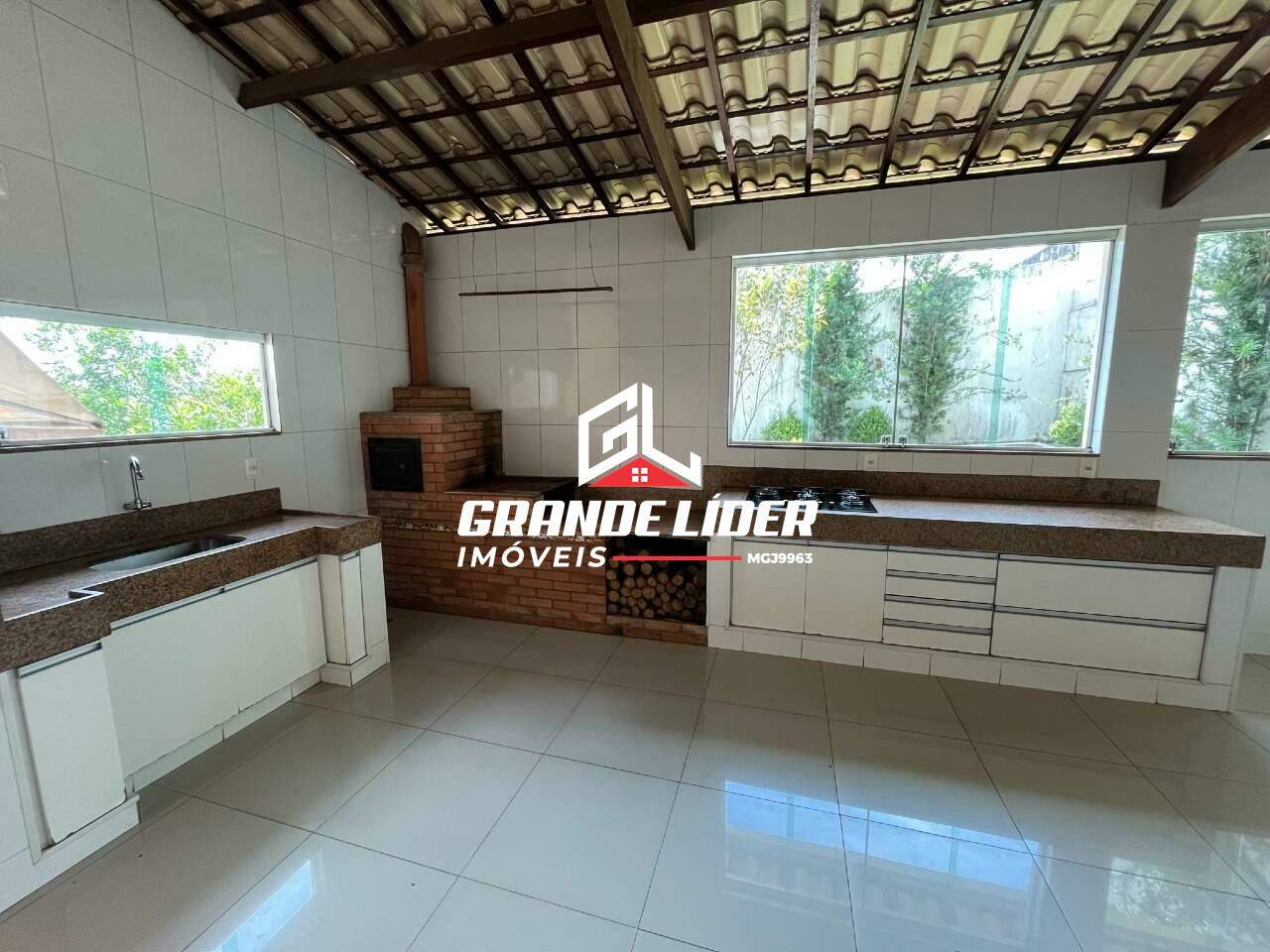 Casa à venda no Colonial: 