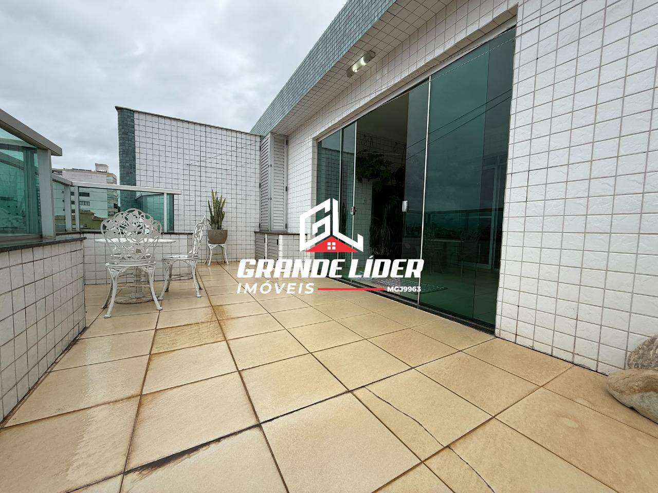 Cobertura à venda no Inconfidentes: 