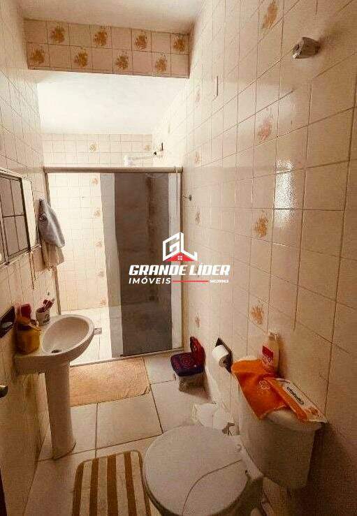 Casa à venda no JK: 