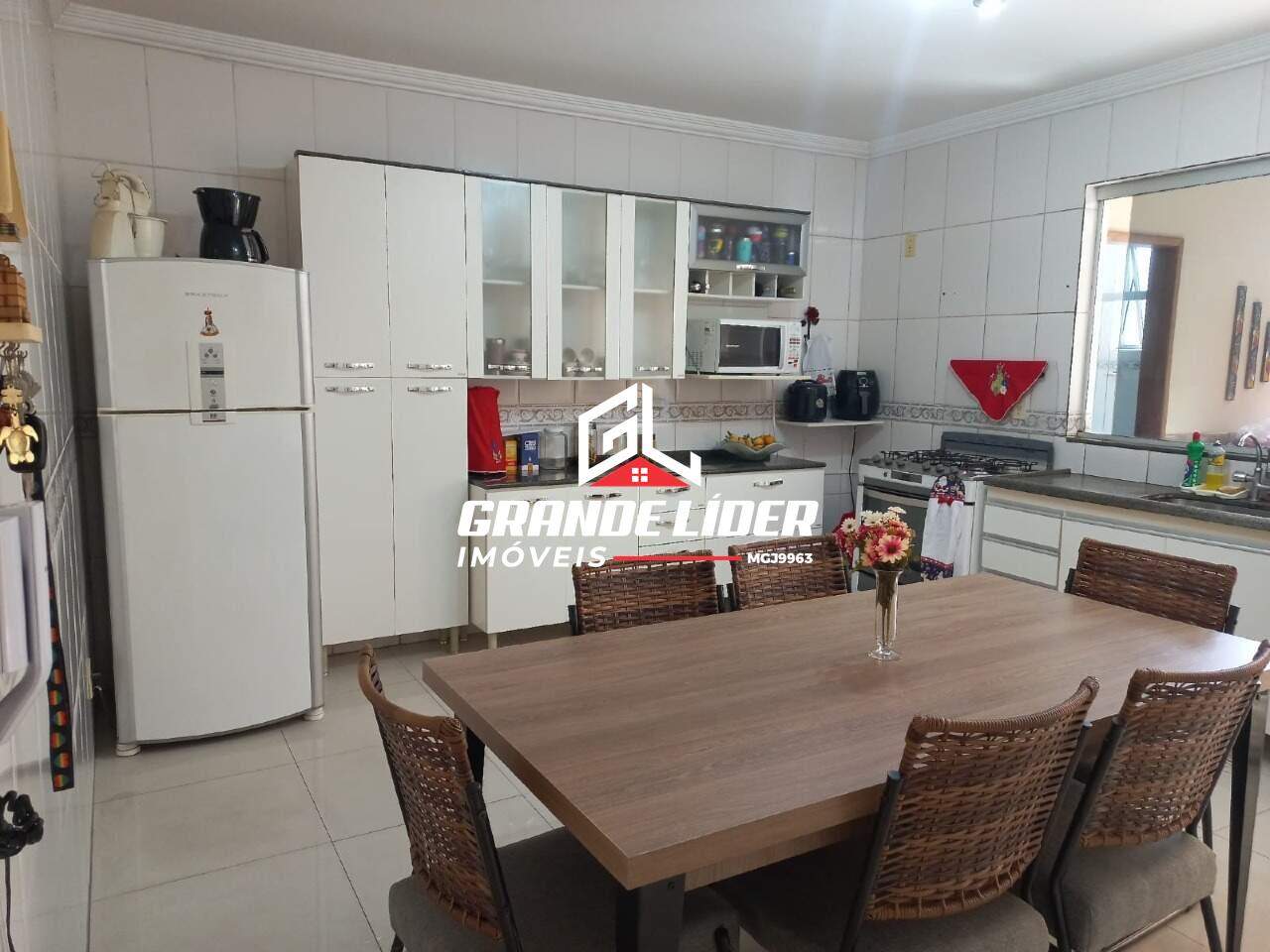 Casa Geminada à venda no Santa Cruz Industrial: 