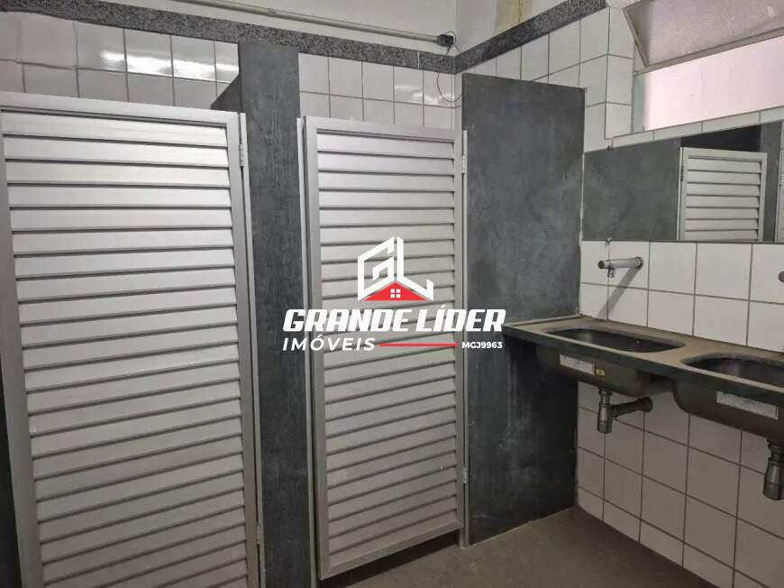 Galpão à venda no Industrial: 