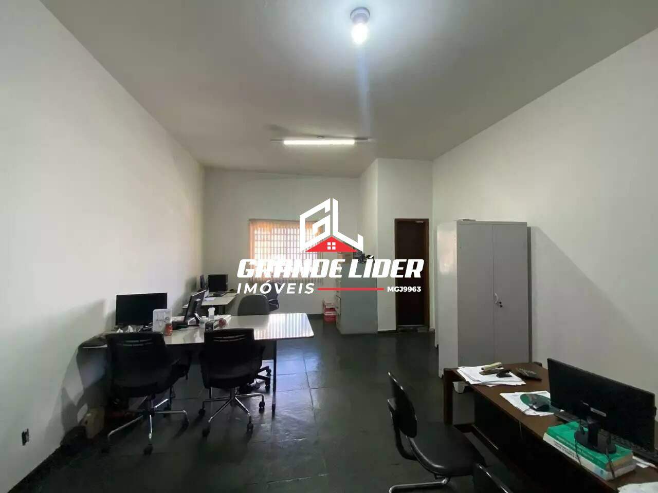 Sala à venda no Santa Cruz Industrial: 