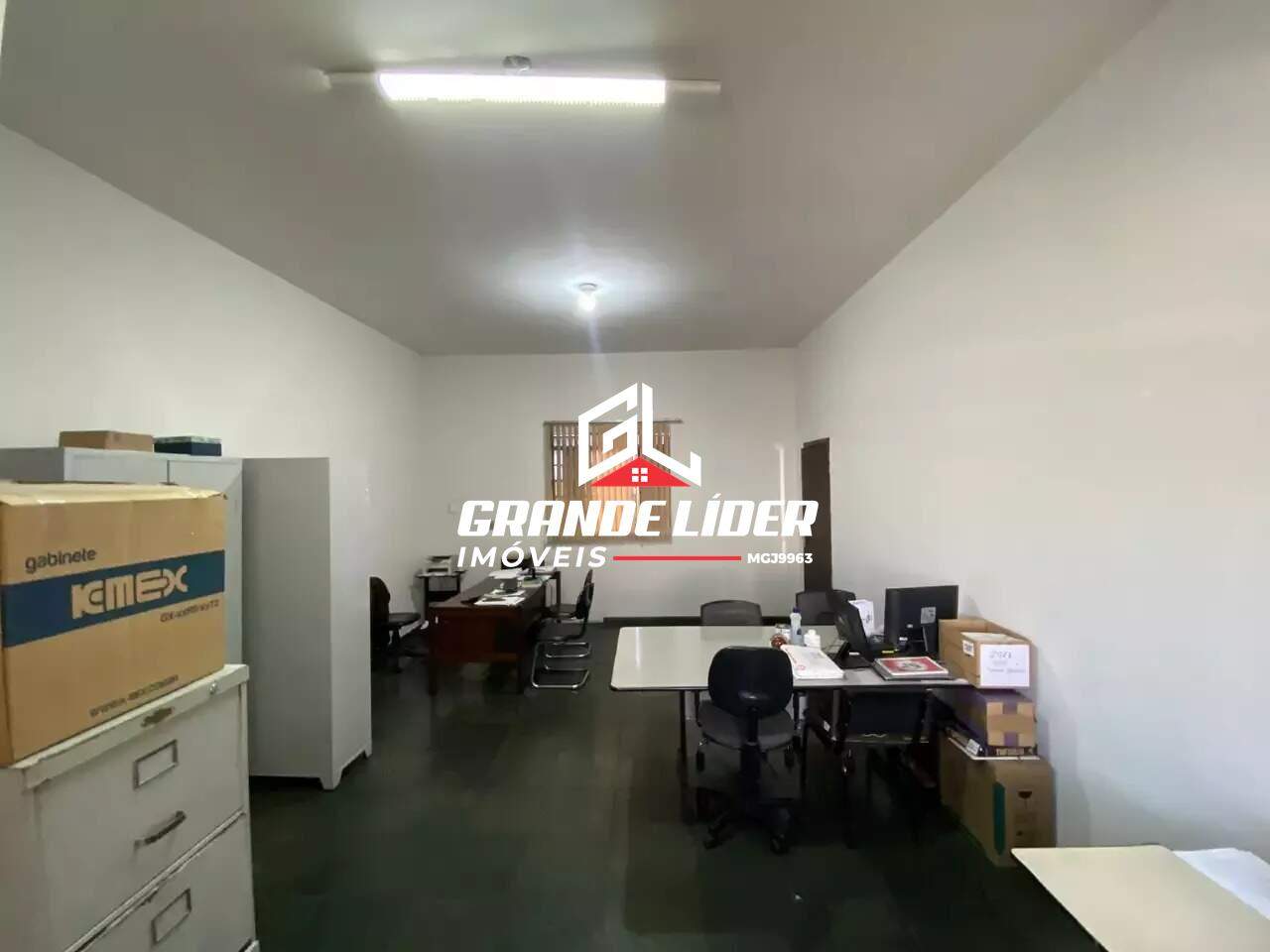 Sala à venda no Santa Cruz Industrial: 