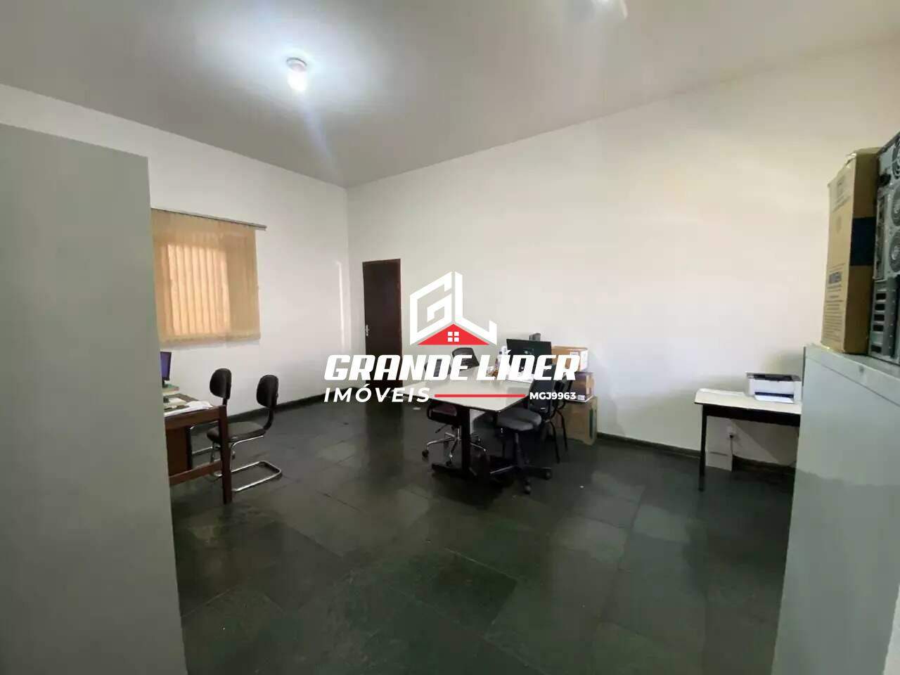 Sala à venda no Santa Cruz Industrial: 