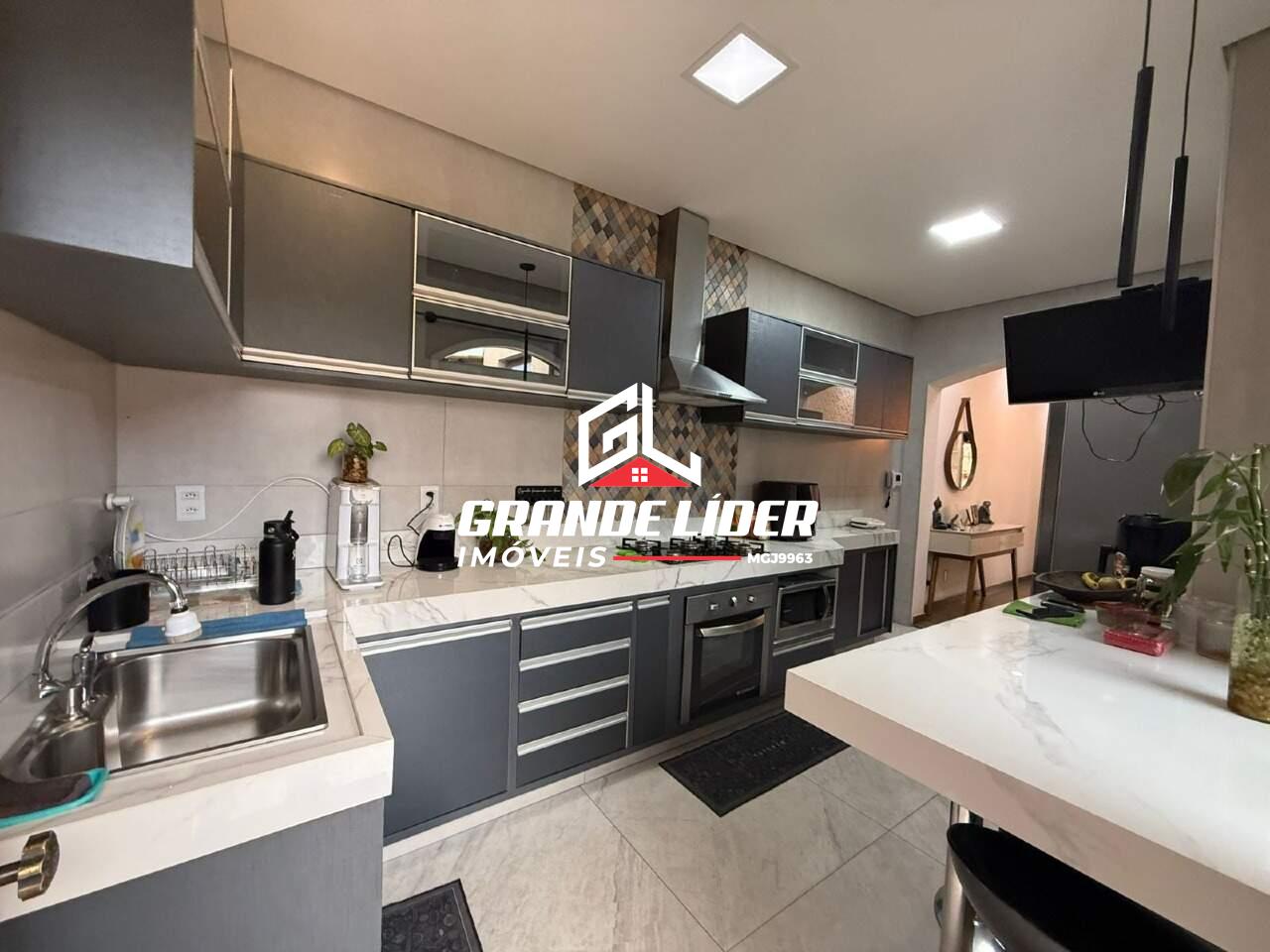 Casa à venda no JK: 