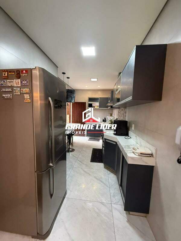 Casa à venda no JK: 