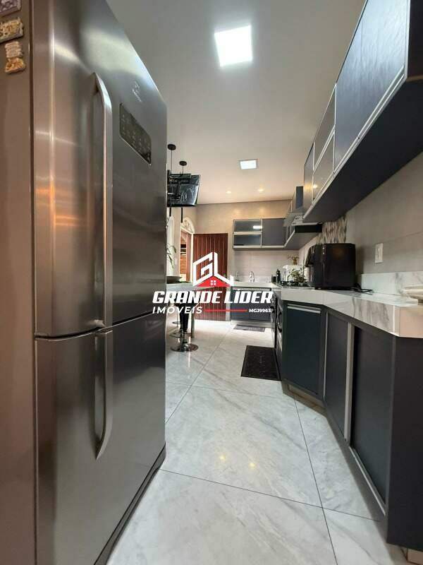 Casa à venda no JK: 