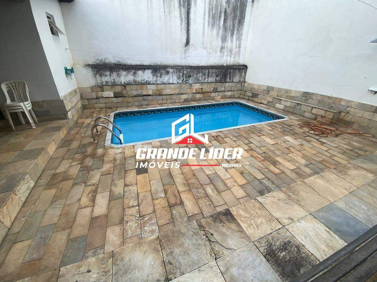 Casa à venda no Itapoã: 